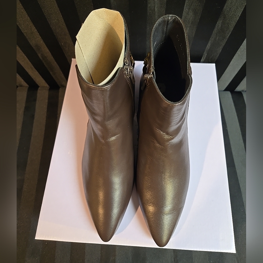 Women EU 36 & 37 Eric Michael Turin Cordero Brown Chain Accent Leather Zip Boots - Picture 10 of 16